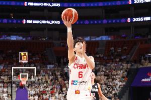 开云官网-攻坚能手！杨舒予半场5中3拿到11分4助攻1盖帽