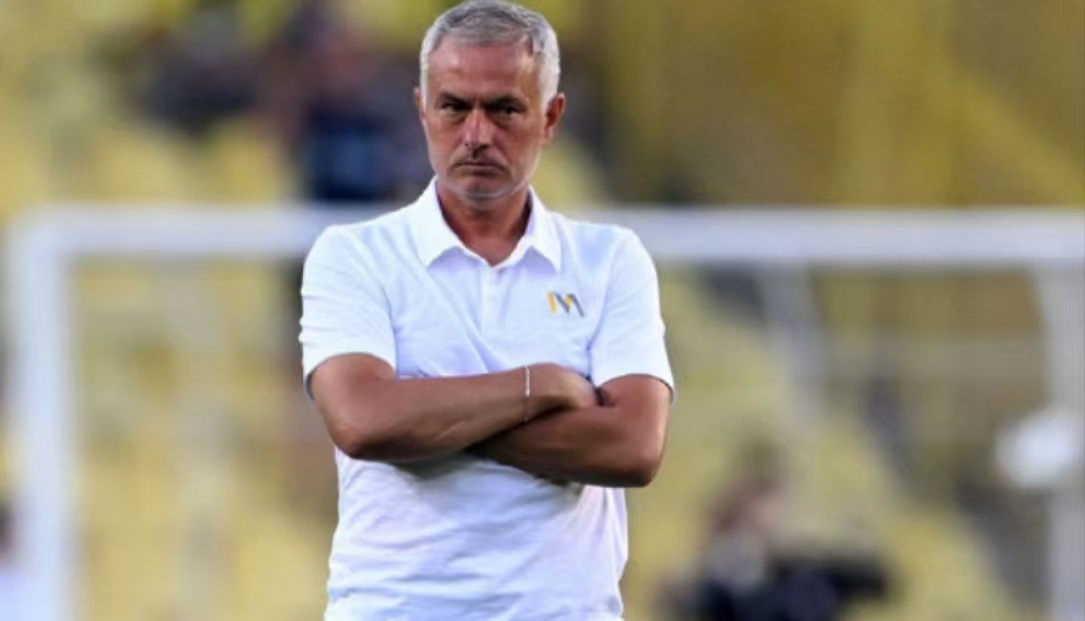 开云体育-穆里尼奥:齐沃有勇气和个性,但我希望他别拿三冠王