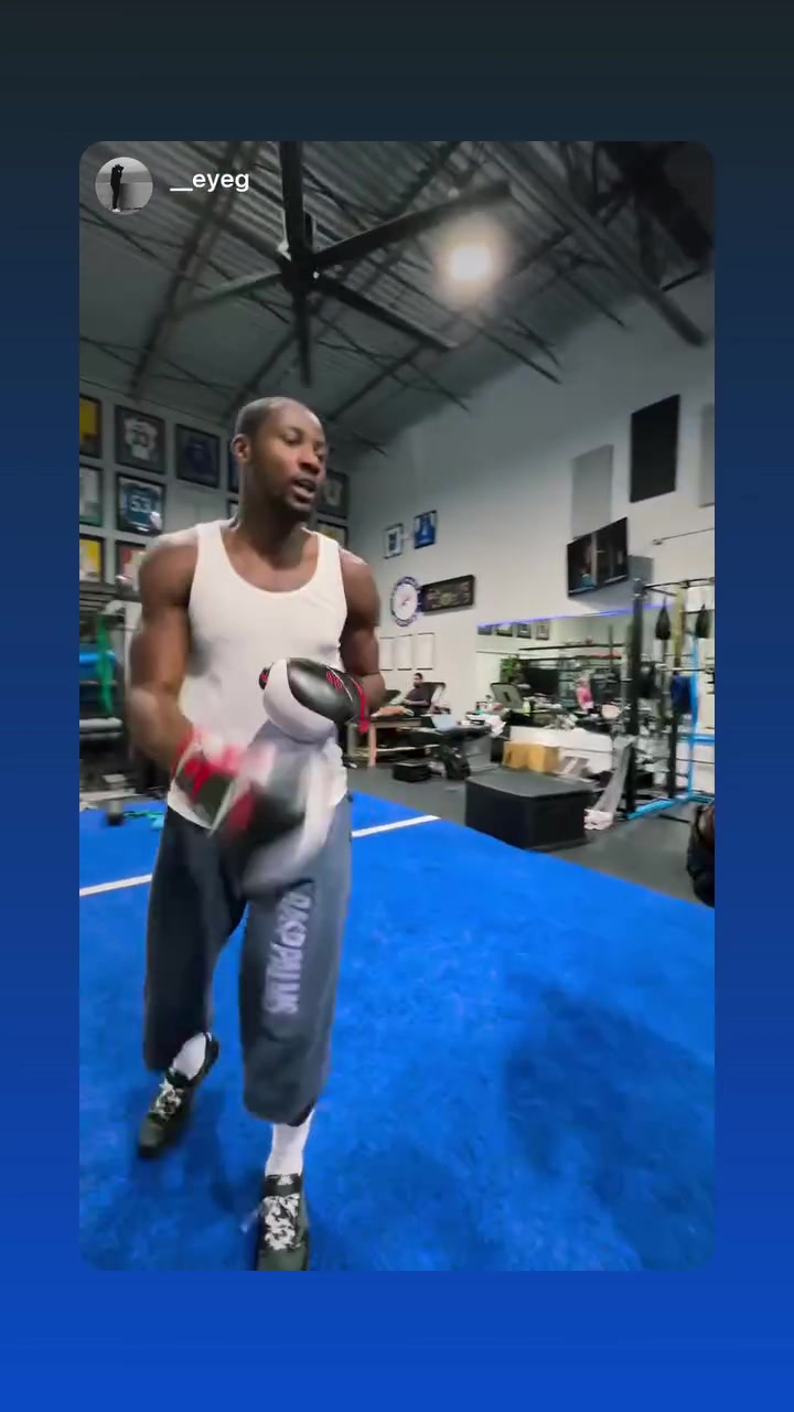 开云体育官网-防一手追梦！库明加继续晒训练 但今天练的是拳击