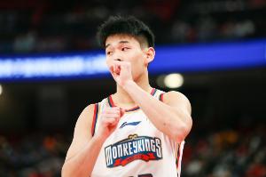 开云体育官网-效率太低!林葳25中8&三分10中1拿到19分1板3助2断 4失误