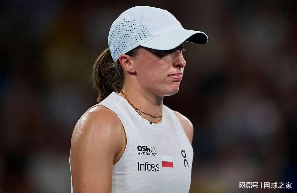 开云体育-斯瓦泰克遭高芙横扫吞下四连败黑脸离场，教练费赛特再遭网友围攻