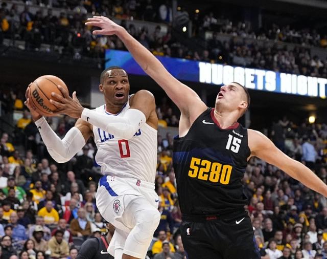 开云体育官网-昔日仇家冰释前嫌 韦少依靠情绪价值征服掘金