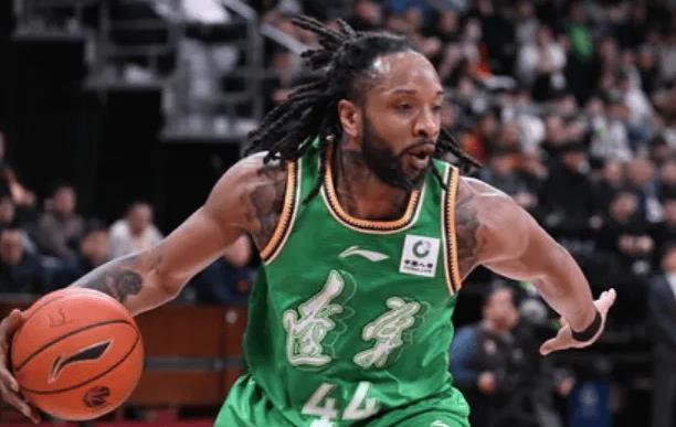 失望透顶!辽篮输青岛尴尬画面曝光 威尔斯没握手直接回更衣室