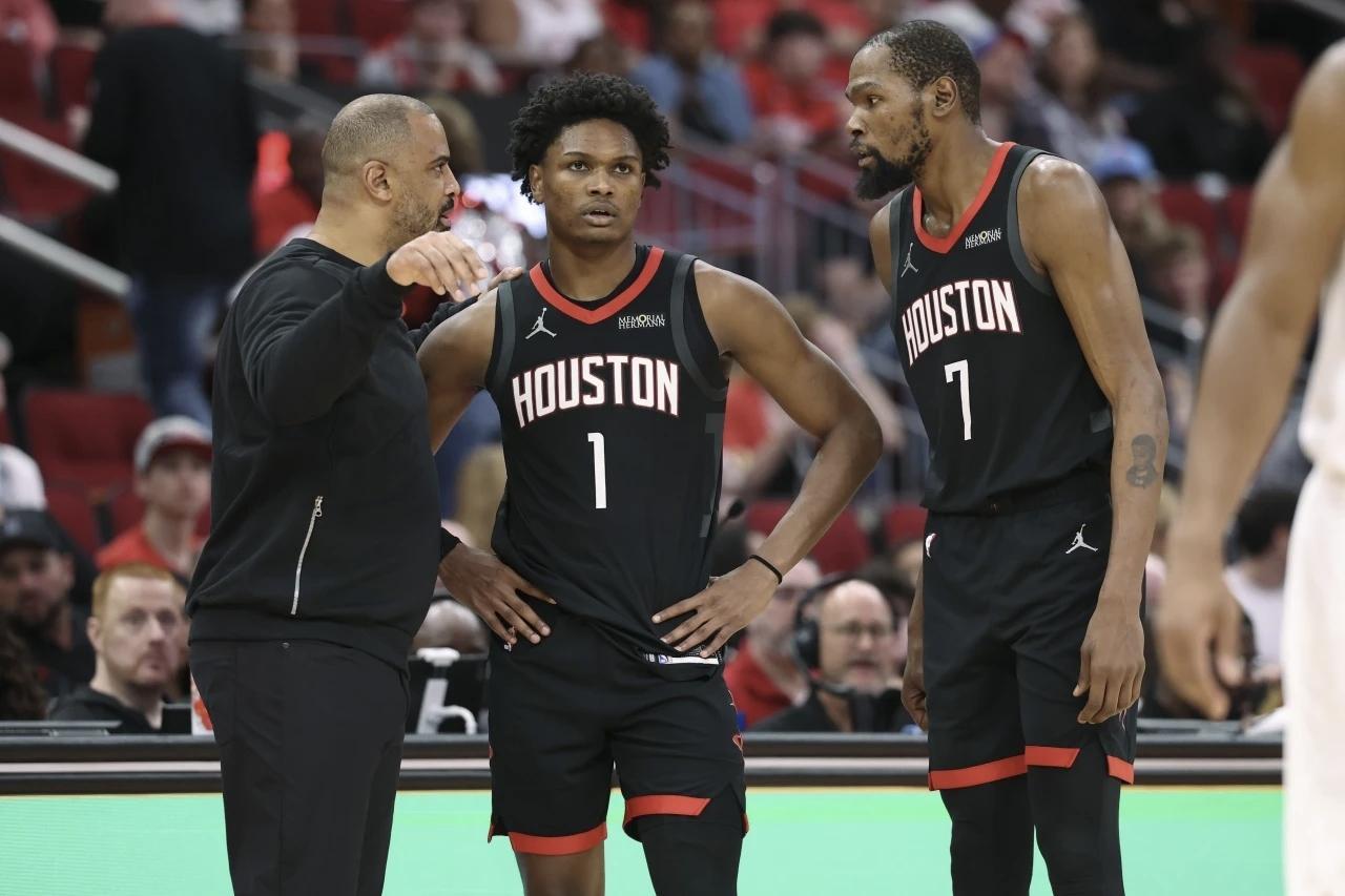 火箭噩耗！轰下22+12+4主控末节伤退，本就残缺的阵容彻底难了